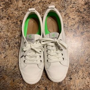 Cariuma OCA LOW Off White Canvas Sneaker